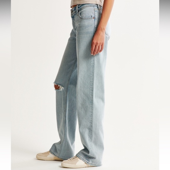 Abercrombie & Fitch The ‘90s Baggy Low Rise Jean Light Destroy Wash Size 26 - Picture 5 of 11